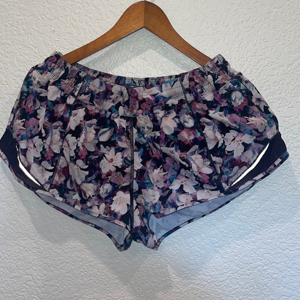 LULULEMON HOTTY HOT 2.5 SHORTS
